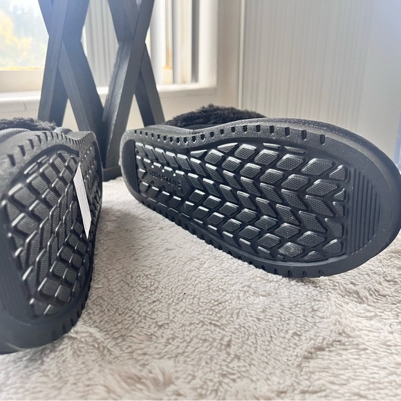 UGG Koolaburra Black Women's Slippers - Picture 5 of 6